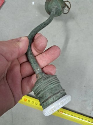 Antigua lámpara bronce o laton soporte bombilla