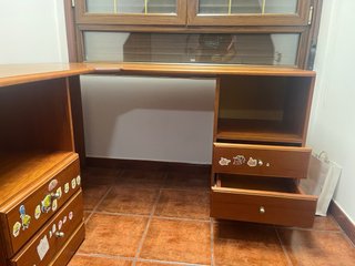 Escritorio de madera en L