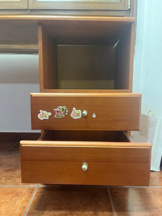 Escritorio de madera en L