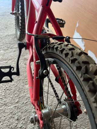 Bicicleta para 3-7 años. 16 pulgadas. Color rojo.