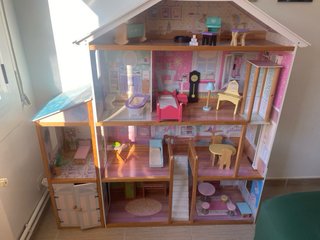 Casa de muñecas grande con accesorios 1,40 x 1,60