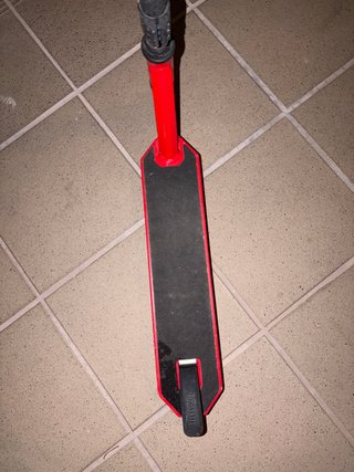 Patinete infantil negro y rojo