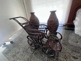 Jarrones mimbre trenzada y carrito