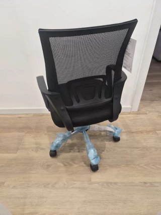 Silla de oficina ergonómica negra