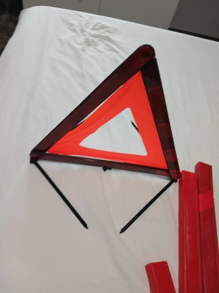 2 TRIANGULOS REFLECTANTE .