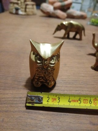 Figuras de latón: elefantes y búho