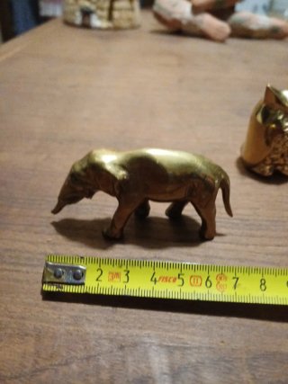 Figuras de latón: elefantes y búho