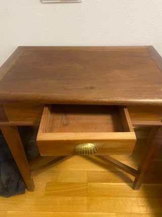 Mesita de noche de madera