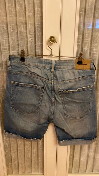 Vaqueros cortos Bershka efecto desgastado