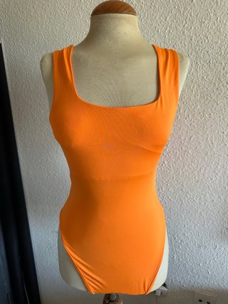 Body naranja talla XS