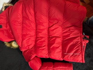 Plumas Norway Talla S Roja Negra Nueva.