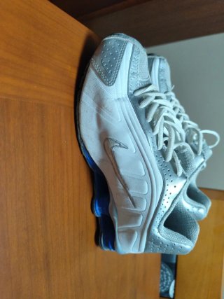 Zapatillas Nike Plata y Blancas
