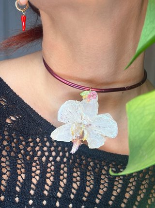 Collana con orchidea vera