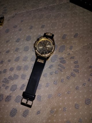 Reloj Guess Dorado y Negro