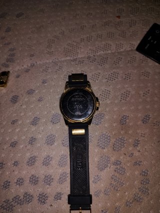 Reloj Guess Dorado y Negro