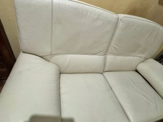 Sofá de piel blanco