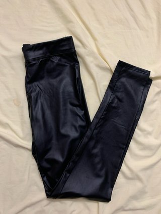 Leggings efecto piel Bershka Talla M
