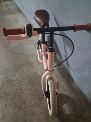 Bicicleta de equilibrio rosa