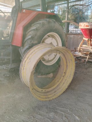 Llanta de tractor Jhon Deere 6320