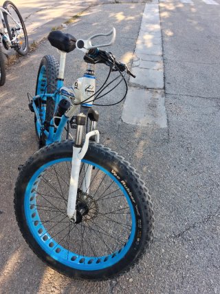 Bicicleta Fat Bike Azul y Blanca