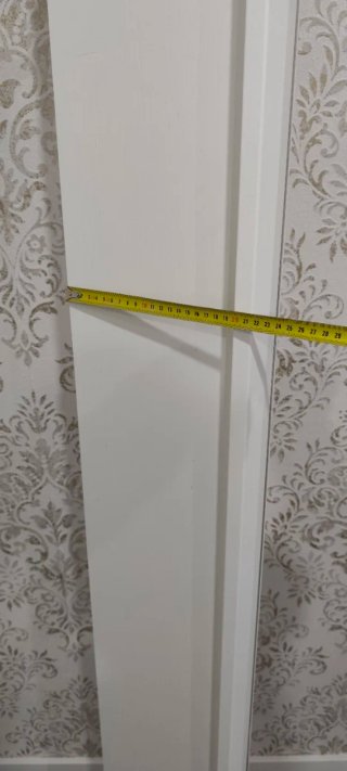 Estantería de pared blanca de madera