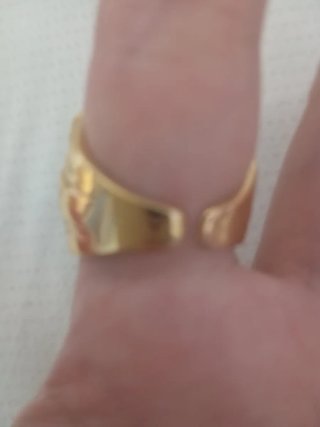 Anillo dorado con circonitas