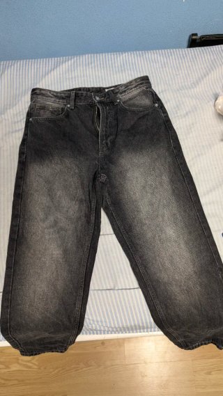 Pantalón vaquero Bershka gris oscuro