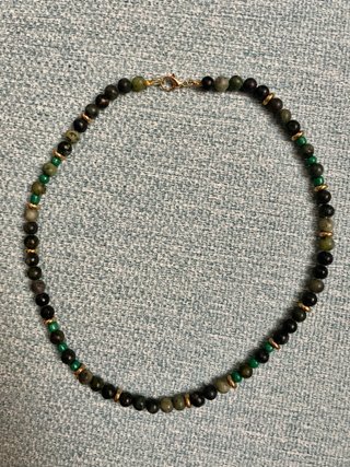 Collar Evergreen Piedras Verdes y Doradas