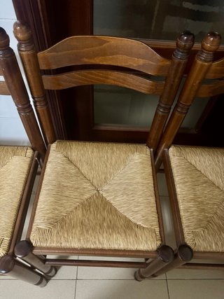 Mesa de madera y 4 sillas