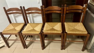 Mesa de madera y 4 sillas