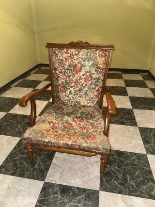 Sillón antiguo floral para restaurar