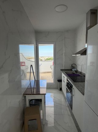 Alquilo atico un dormitorio,obra nueva.