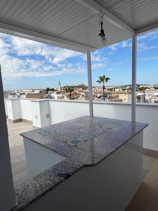 Alquilo atico un dormitorio,obra nueva.