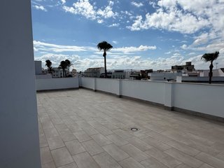 Alquilo atico un dormitorio,obra nueva.