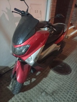 Yamaha NMAX 125 Roja y Plata