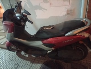Yamaha NMAX 125 Roja y Plata