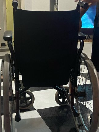 Se vende silla de ruedas nueva