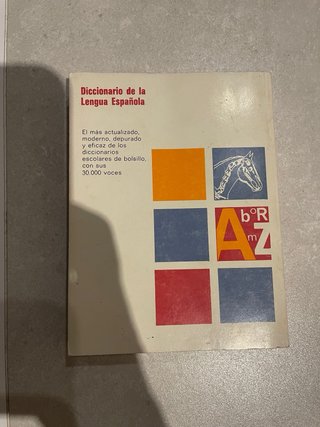 Diccionario de la lengua española de bolsillo.