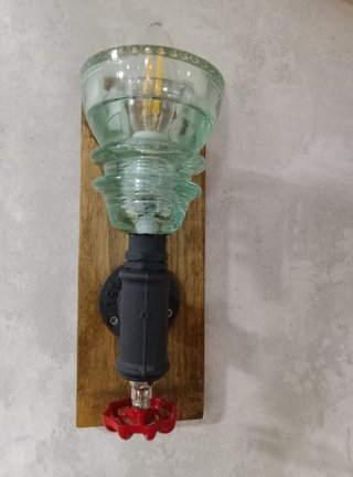 Lámpara artesanal jícara vidrio madera