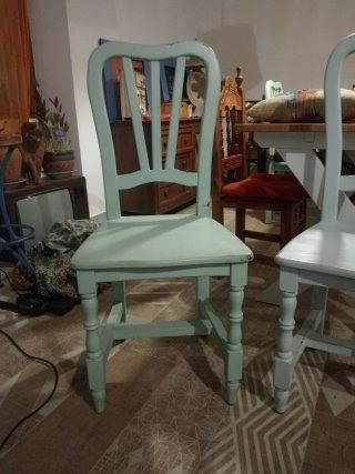 Juego de 4 sillas de madera pintadas