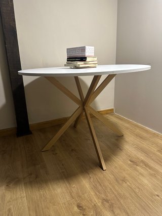 Mesa redonda blanca patas madera