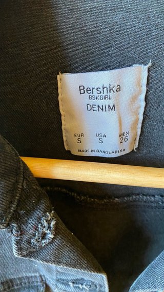 Cazadora vaquera Bershka negra Talla S