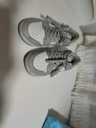 Zapatillas Nike Gris y Blanco Talla 39