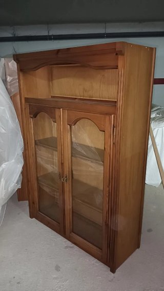 Vitrina madera vintage con puertas de cristal
