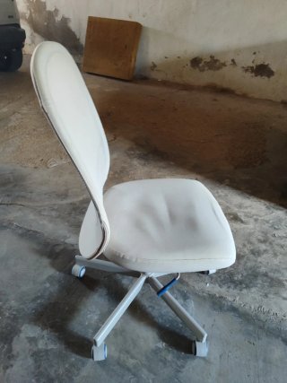 Silla de oficina giratoria con ruedas