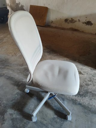 Silla de oficina giratoria con ruedas