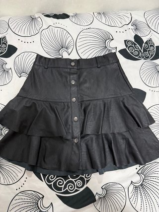 Falda negra volantes
