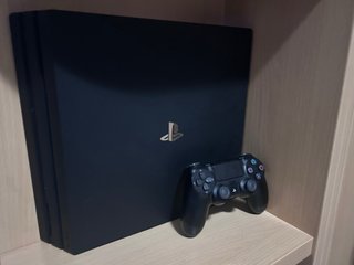 Consola PS4 Pro Negra + Mando
