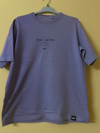 Camiseta Bale Morada Stay United