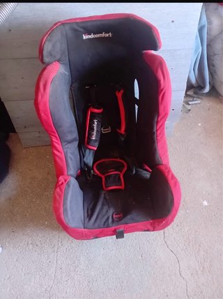 Silla de coche Kindcomfort negra y roja